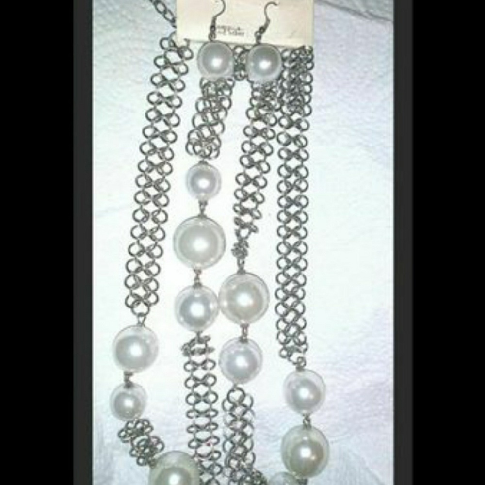 Pearl earrings and necklace set